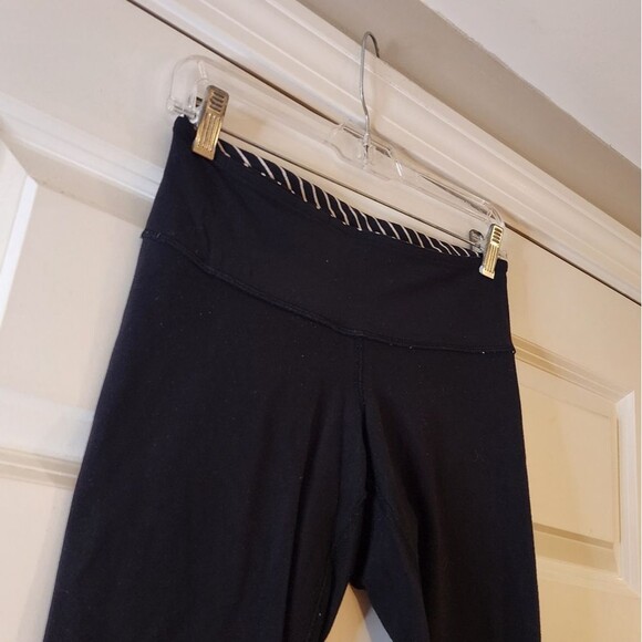 Lululemon black cropped leggings size 6 19in inseam - Picture 2 of 4